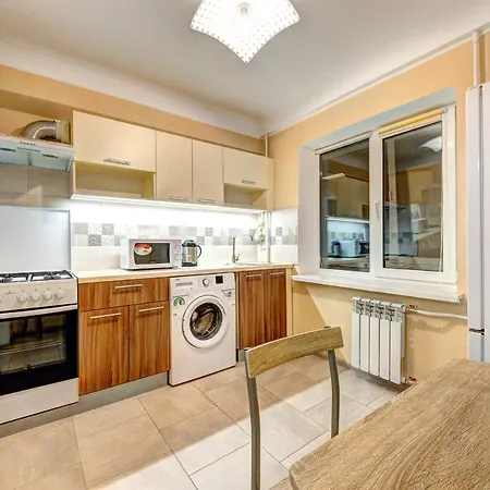Near Ocean Plaza Druzhby Narodov Boulevard 8a Апартаменти