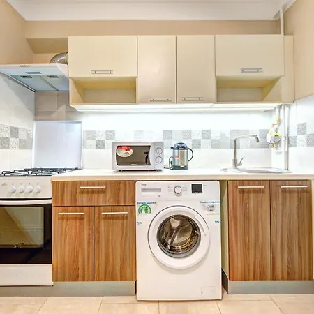 Near Ocean Plaza Druzhby Narodov Boulevard 8a Апартаменти *
